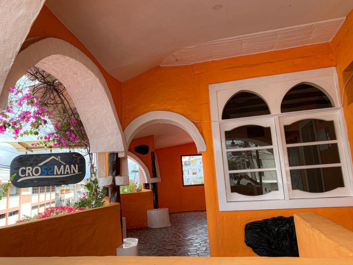 Hotel Crossman Puerto Ayora  Bagian luar foto