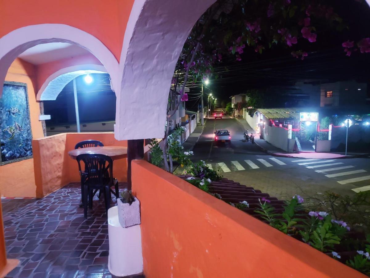 Hotel Crossman Puerto Ayora  Bagian luar foto