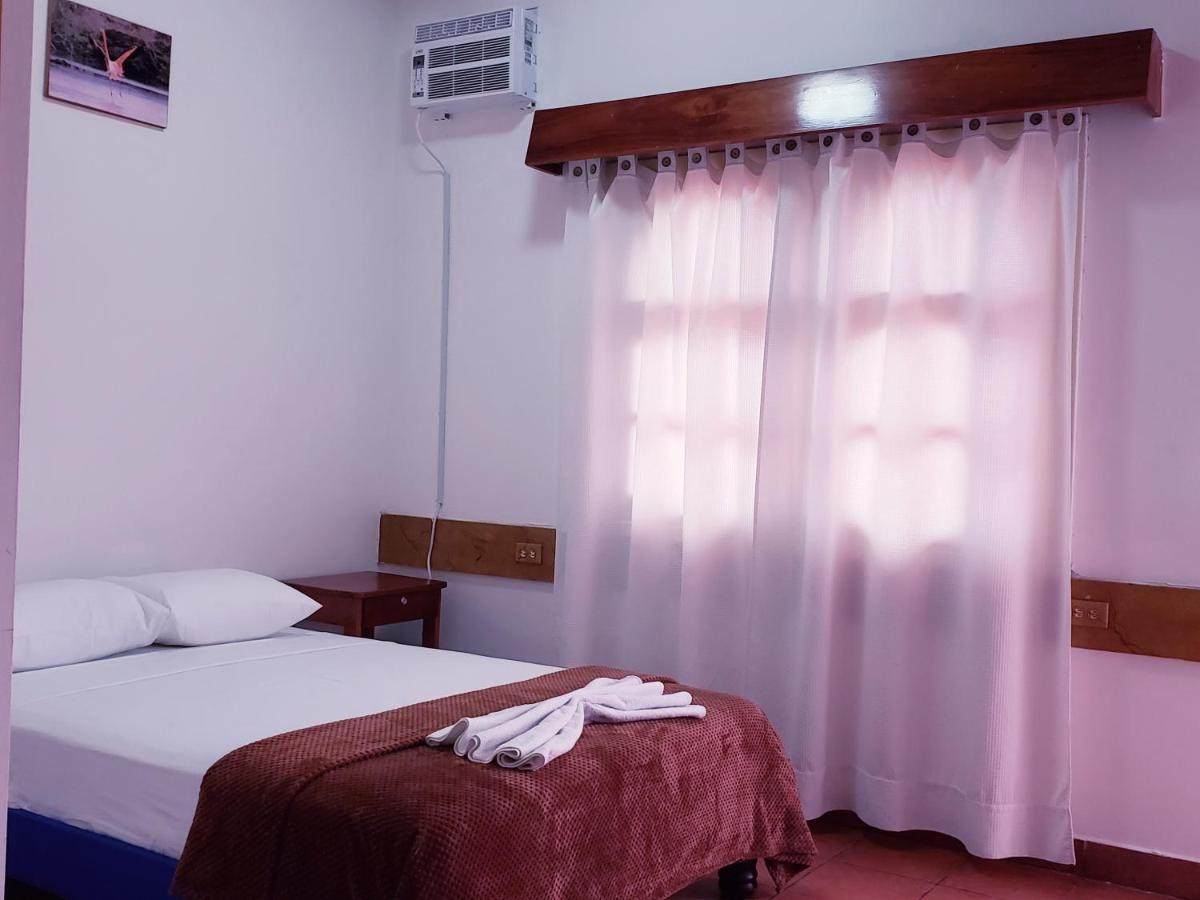 Hotel Crossman Puerto Ayora  Bagian luar foto