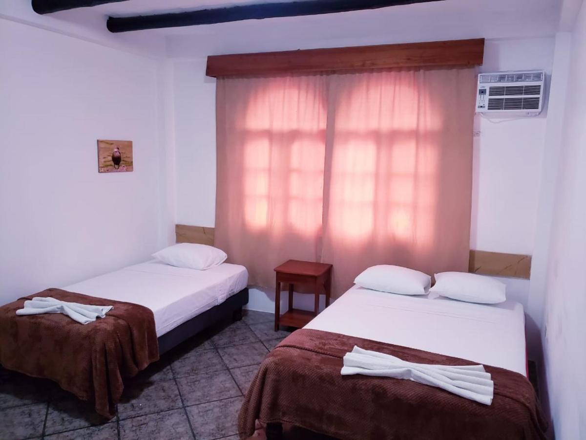 Hotel Crossman Puerto Ayora  Bagian luar foto