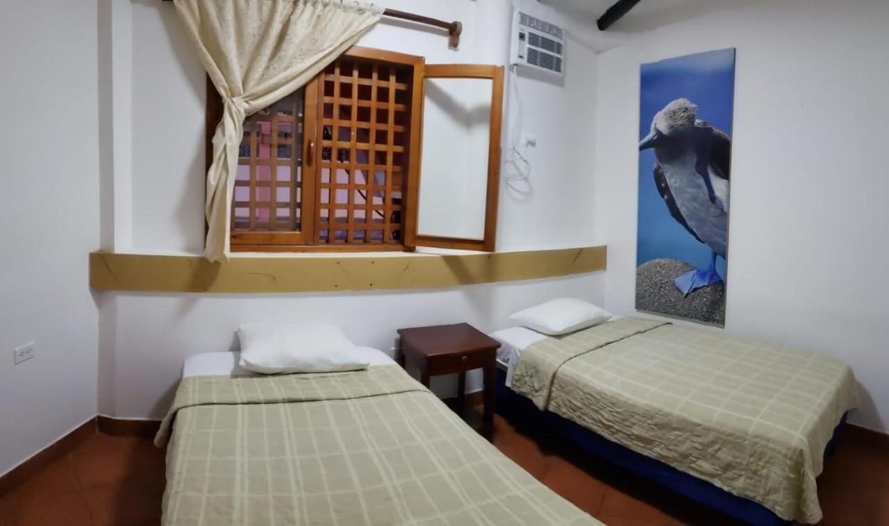 Hotel Crossman Puerto Ayora  Bagian luar foto