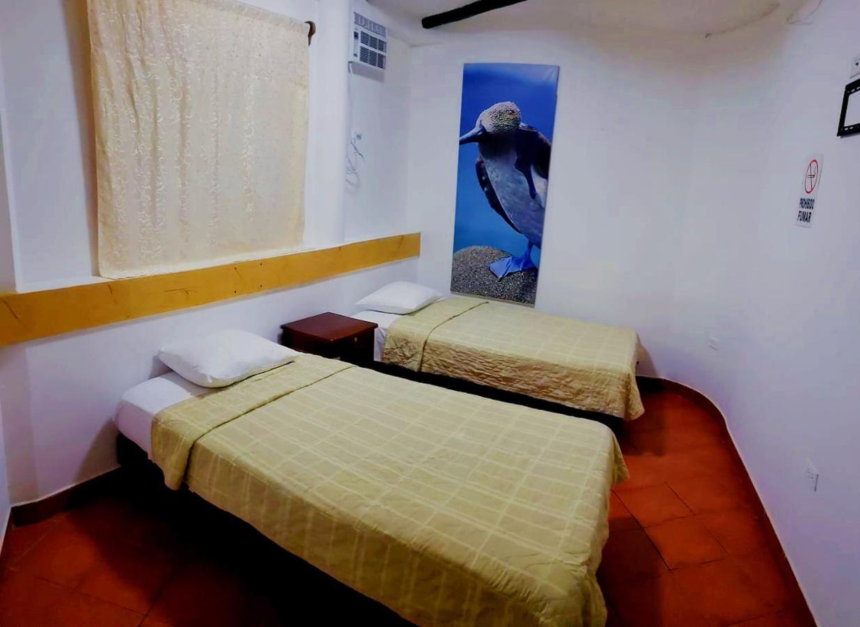 Hotel Crossman Puerto Ayora  Bagian luar foto
