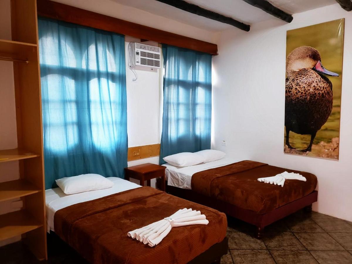 Hotel Crossman Puerto Ayora  Bagian luar foto