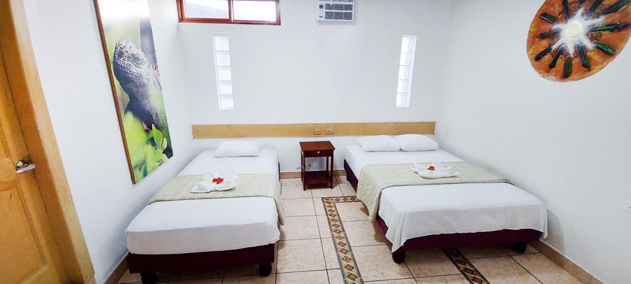 Hotel Crossman Puerto Ayora  Bagian luar foto
