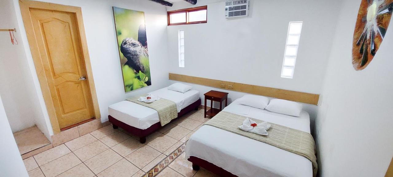 Hotel Crossman Puerto Ayora  Bagian luar foto