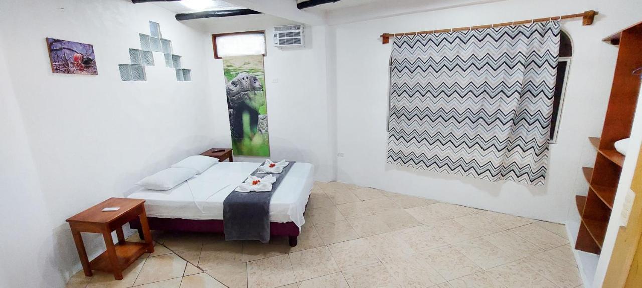 Hotel Crossman Puerto Ayora  Bagian luar foto