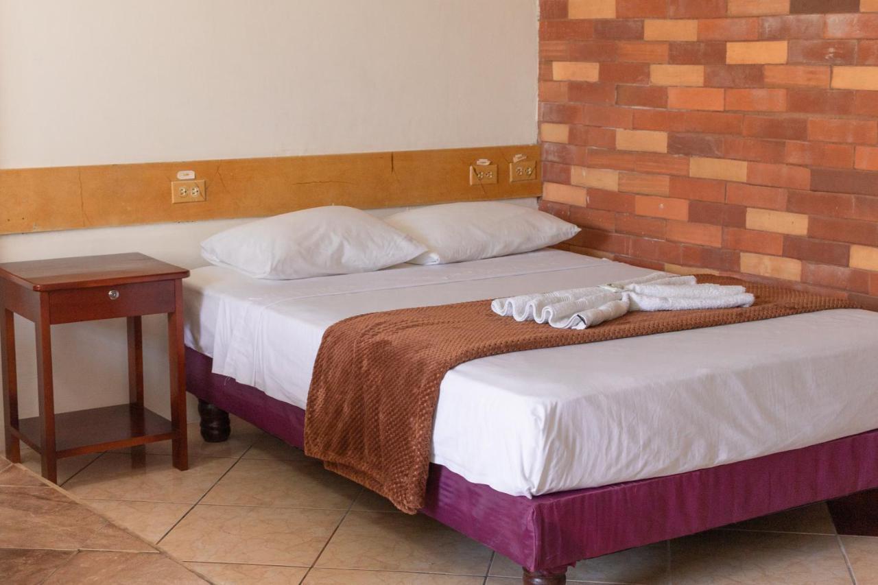 Hotel Crossman Puerto Ayora  Bagian luar foto