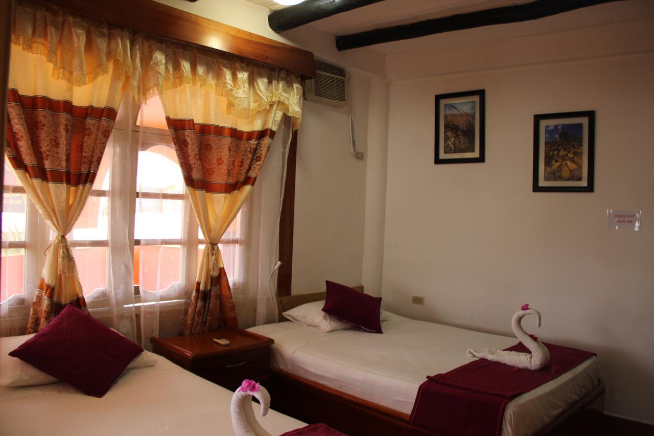 Hotel Crossman Puerto Ayora  Bagian luar foto