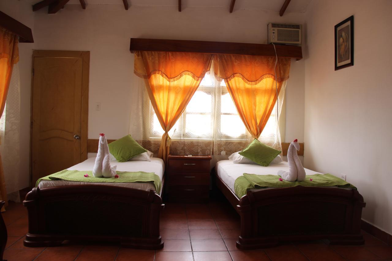 Hotel Crossman Puerto Ayora  Bagian luar foto
