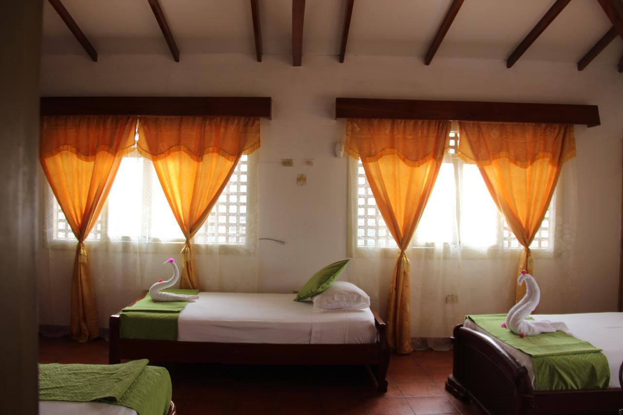Hotel Crossman Puerto Ayora  Bagian luar foto