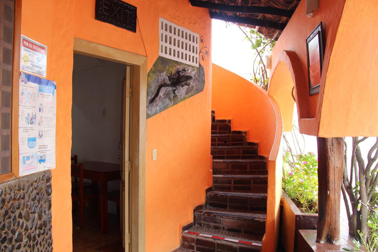 Hotel Crossman Puerto Ayora  Bagian luar foto