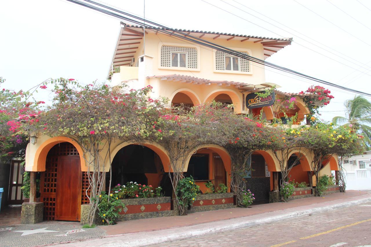 Hotel Crossman Puerto Ayora  Bagian luar foto