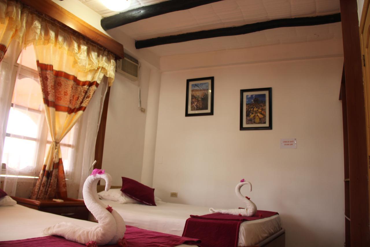 Hotel Crossman Puerto Ayora  Bagian luar foto