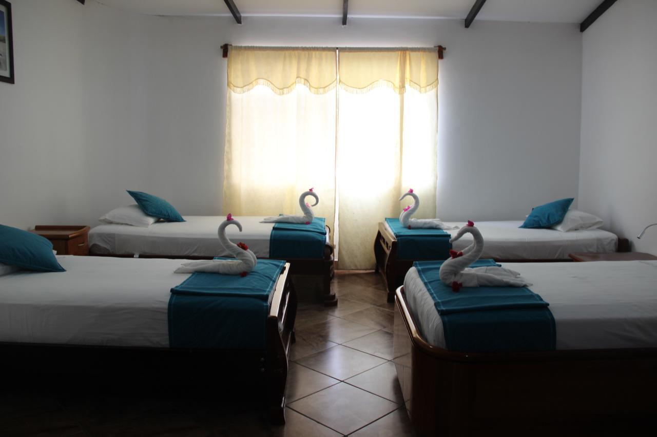 Hotel Crossman Puerto Ayora  Bagian luar foto