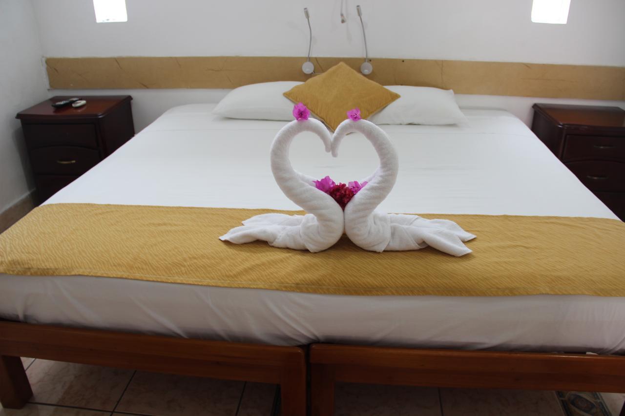 Hotel Crossman Puerto Ayora  Bagian luar foto