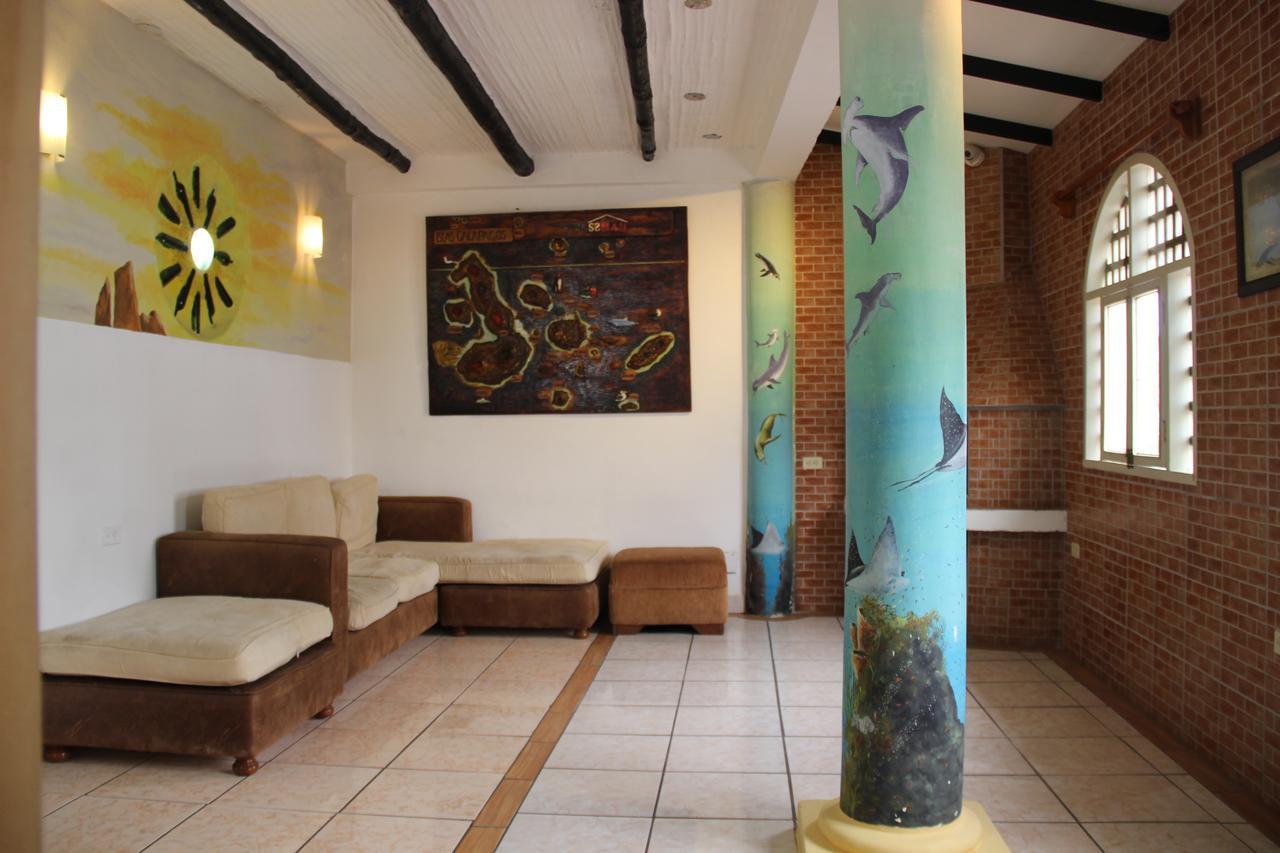 Hotel Crossman Puerto Ayora  Bagian luar foto