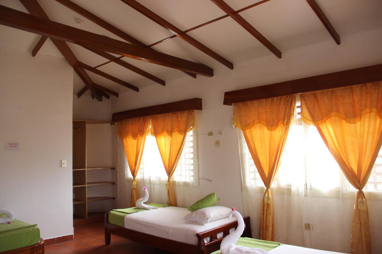 Hotel Crossman Puerto Ayora  Bagian luar foto