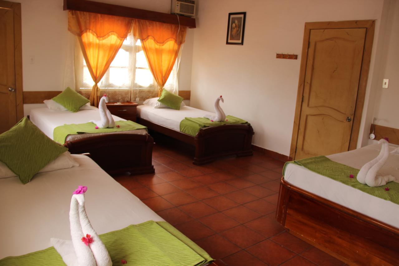 Hotel Crossman Puerto Ayora  Bagian luar foto