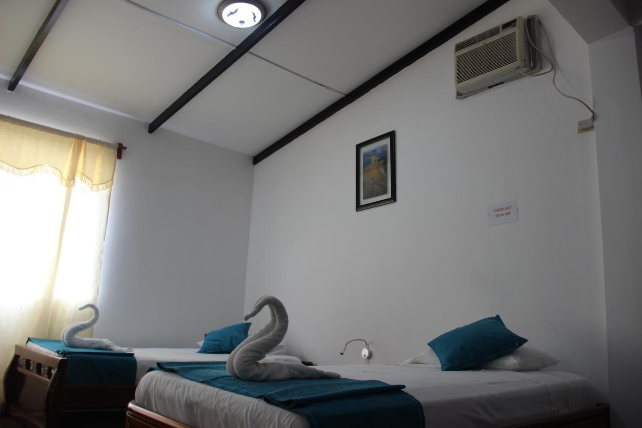 Hotel Crossman Puerto Ayora  Bagian luar foto