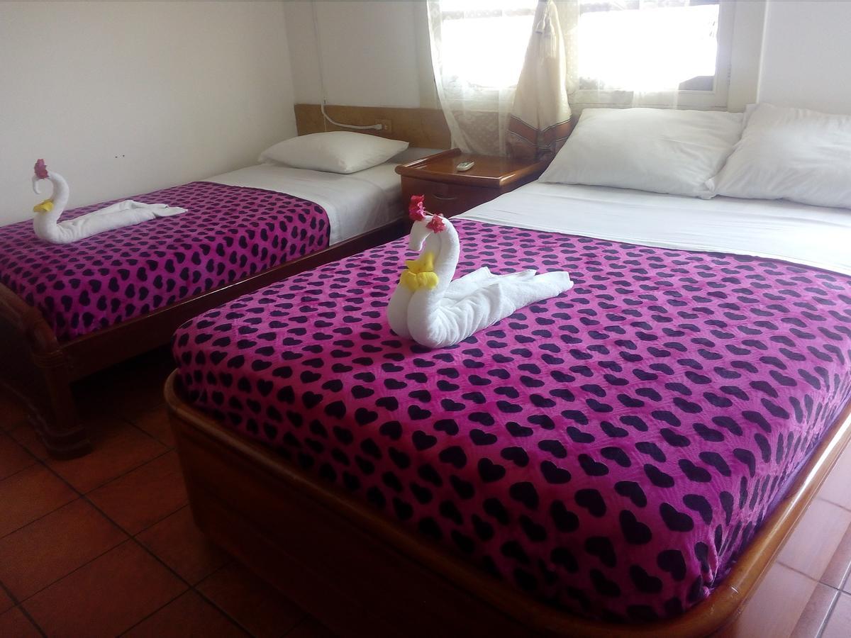 Hotel Crossman Puerto Ayora  Bagian luar foto