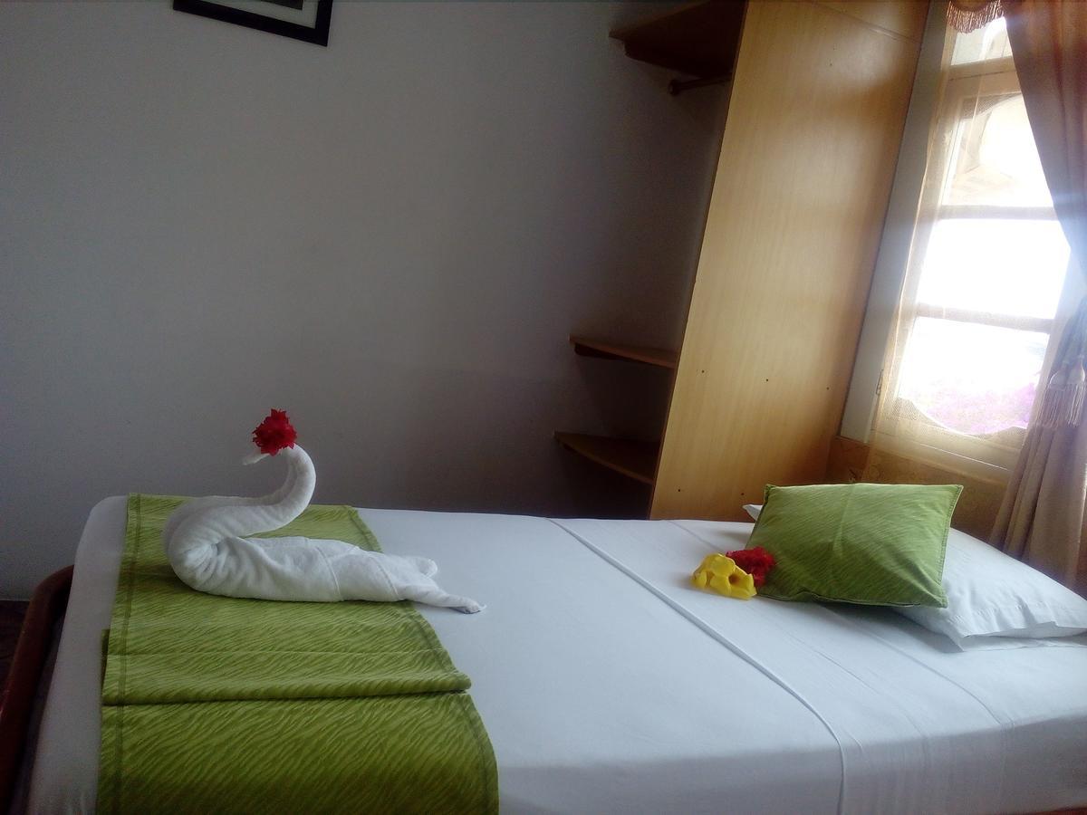 Hotel Crossman Puerto Ayora  Bagian luar foto