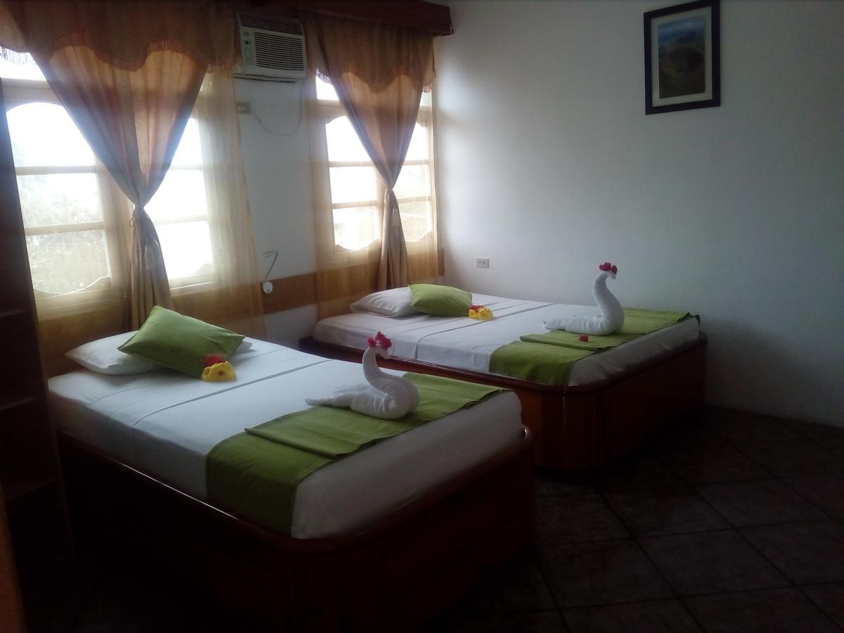 Hotel Crossman Puerto Ayora  Bagian luar foto