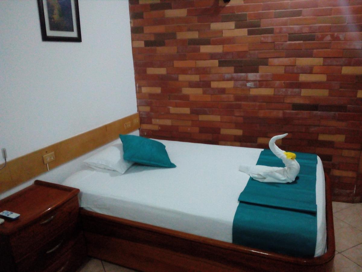 Hotel Crossman Puerto Ayora  Bagian luar foto